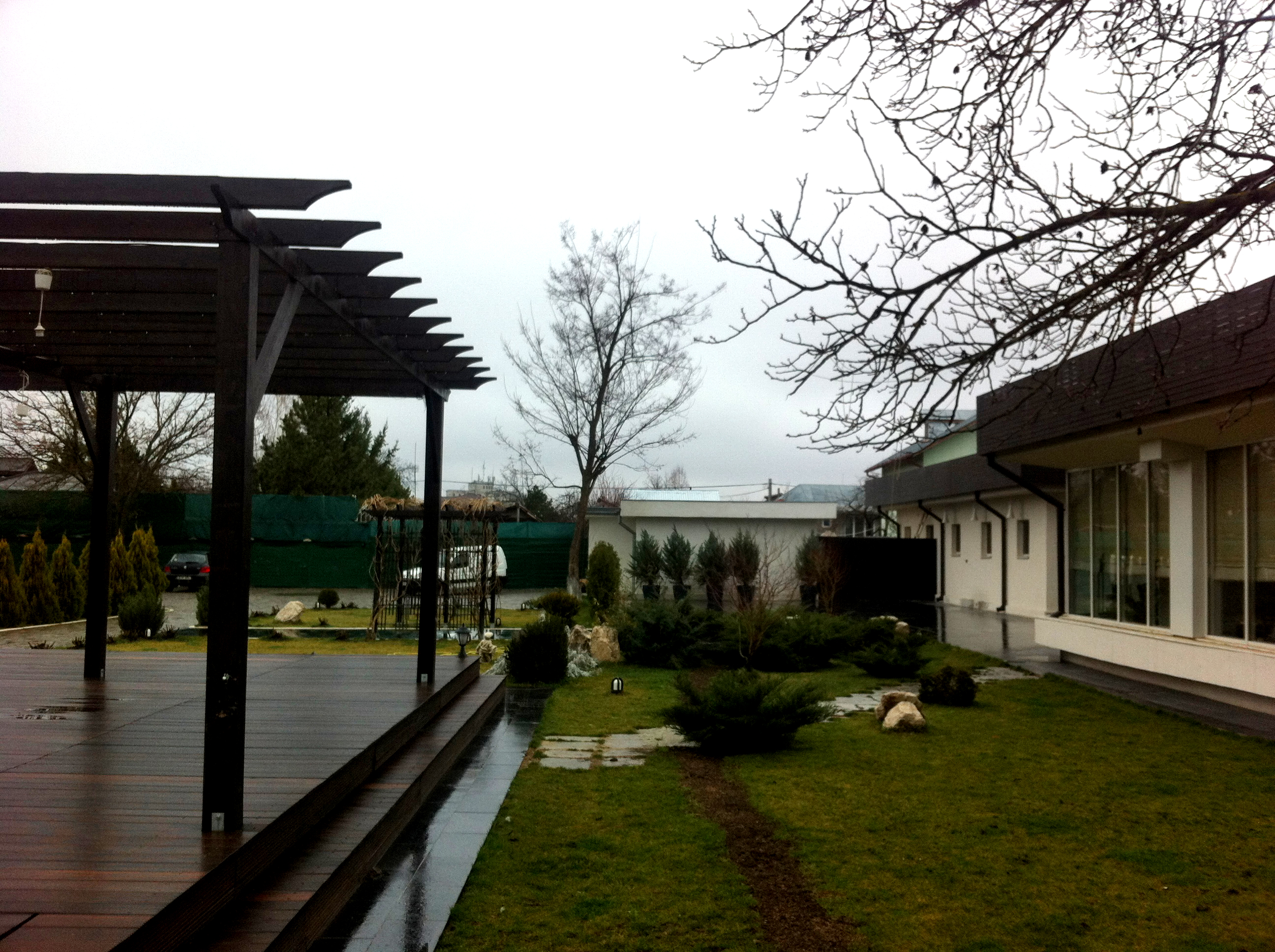 Fita. Localul celor doi este aranjat cu stil