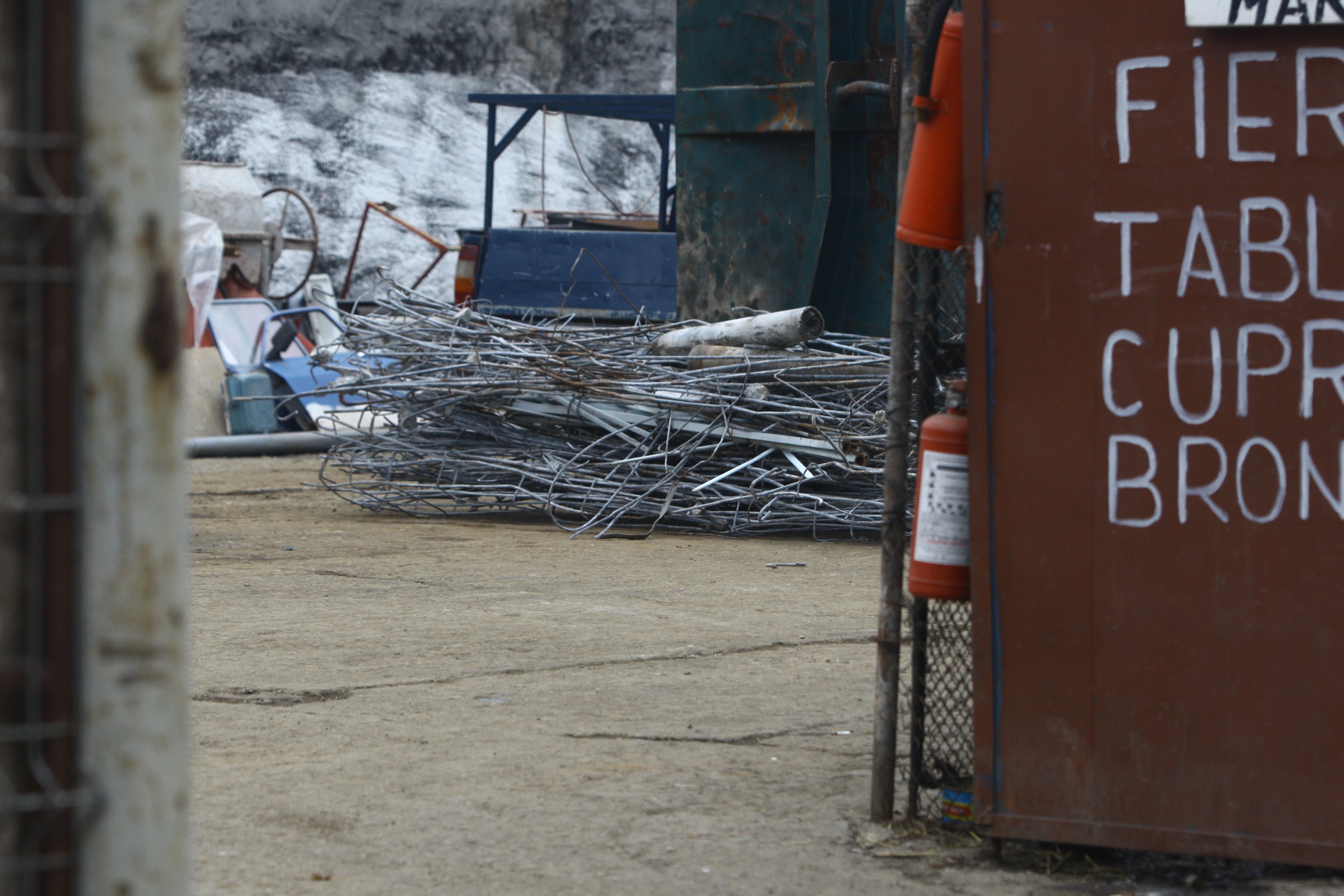 Prada. La centrul de colectare stiva de fier “culeasa” este dovada ca nu au trudit degeaba