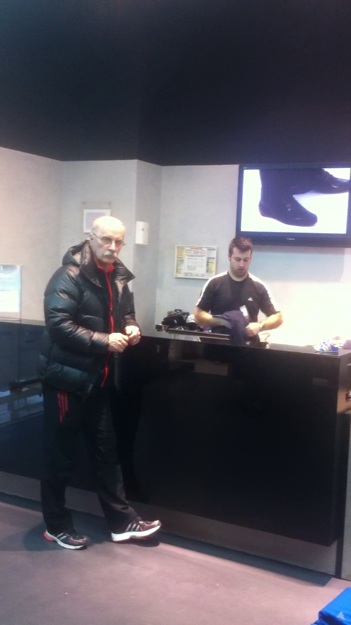 Antrenorul asteapta la casa