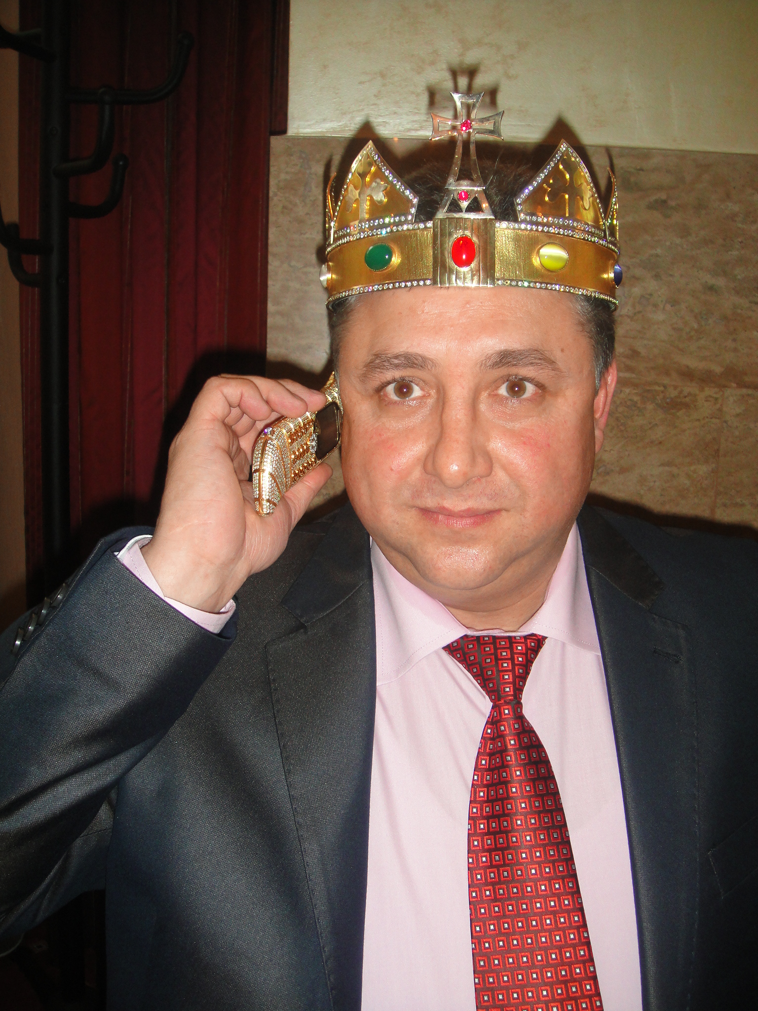 Regele spune ca aparatul este unicat si are propriul inginer