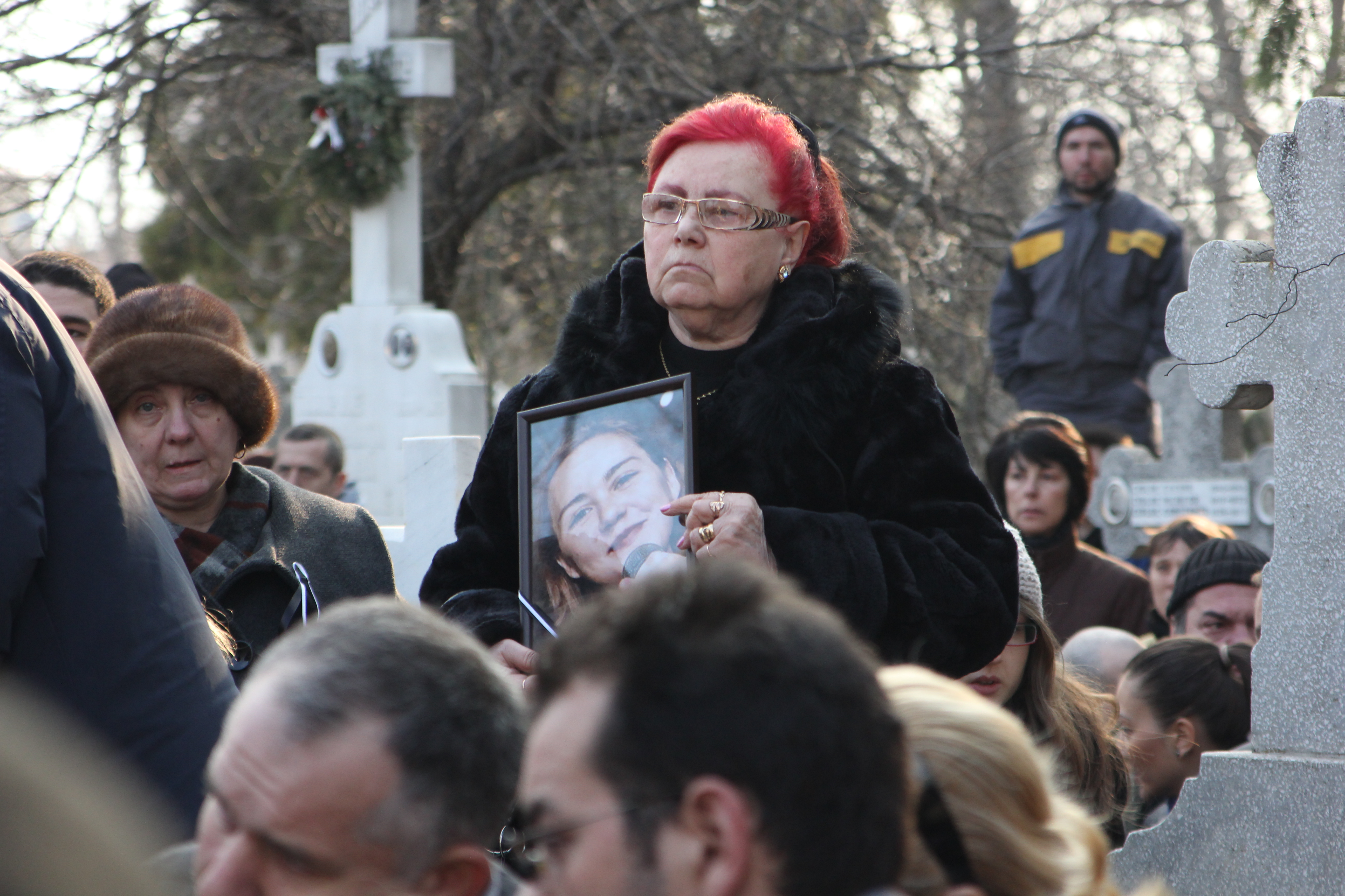 Parintii Micai vor merge de Paste la cimitir