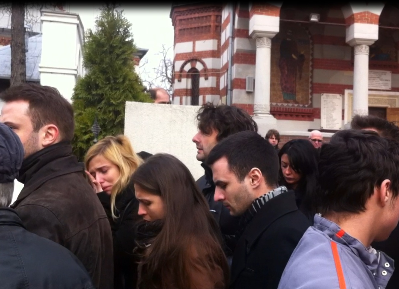 Sfasiata. Dana Rogoz a izbucnit in plans cum a iesit din biserica