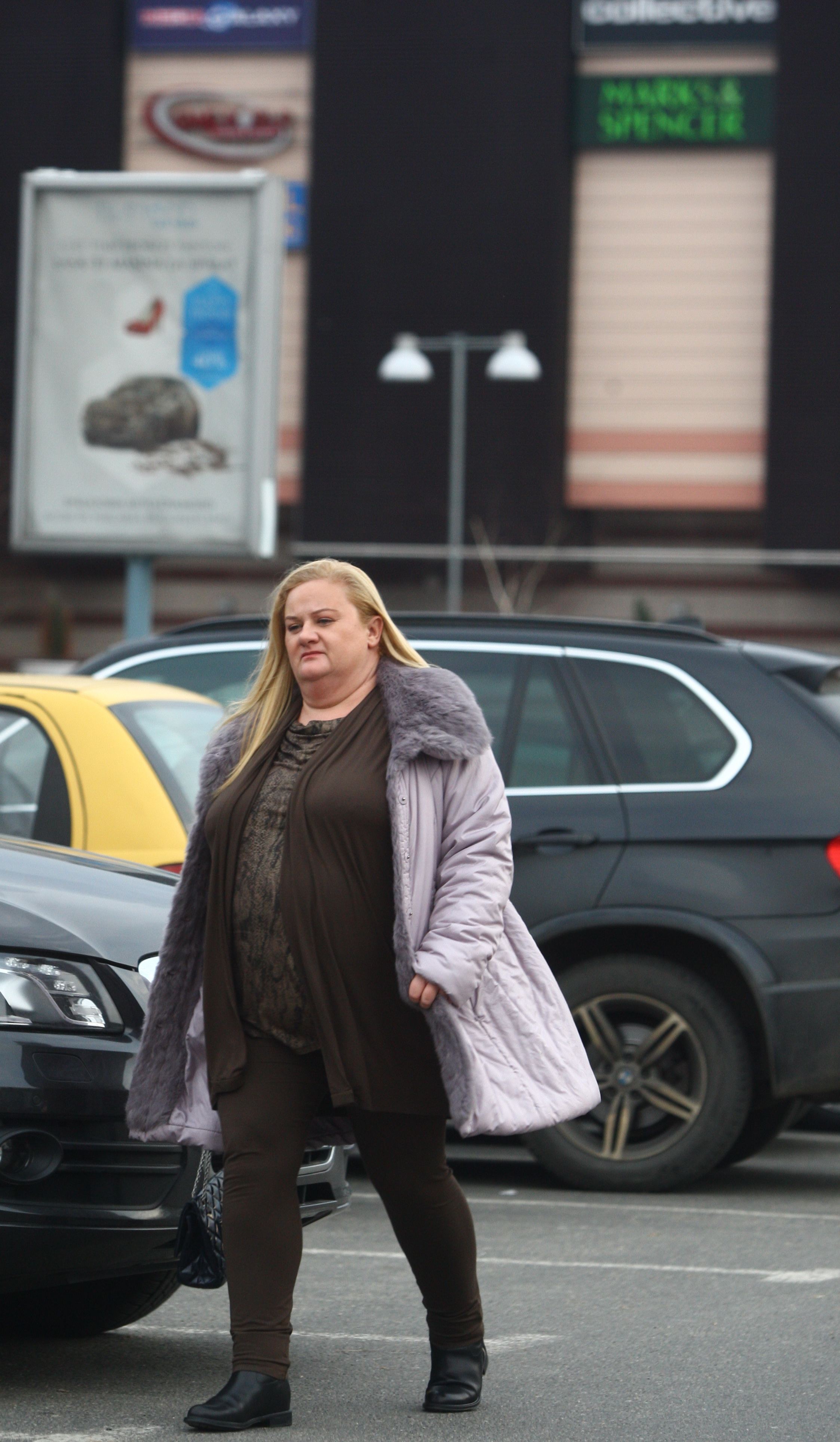 Anca Ivanescu la iesirea din mall