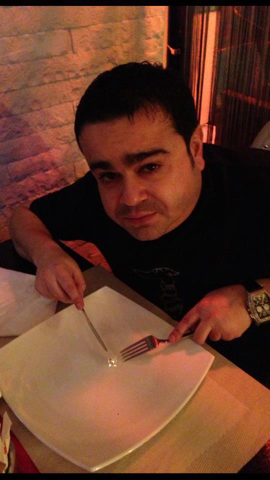 Adrian Minune tentat de o bijuterie