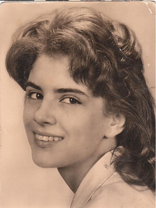 Irina Petrescu a fost o emblemă a frumuseţii cinematografiei româneşte! Uite cum arăta regretata actriţă în tinereţe!