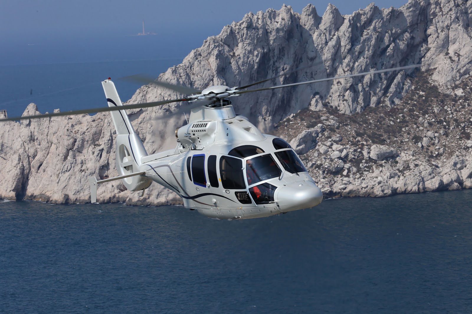 Butuza si-a cumparat un elicopter in valoare de sase milioane de euro