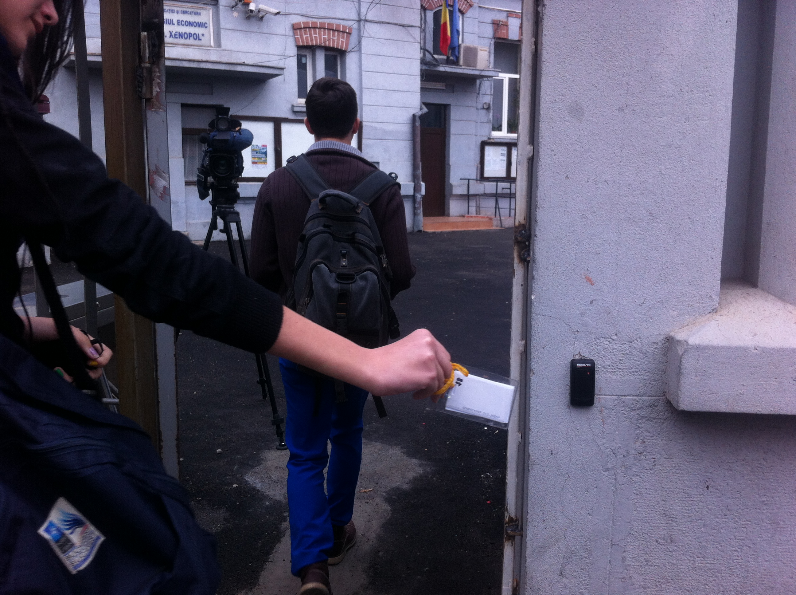 Acces. De acum in scolile din sectorul 2 se intra numai cu cartela magnetica