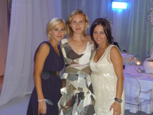 Grija. “Printesa de la Abracadabra” a purtat si la nunta lui Ducu o rochie purtata in emisiunea care a facut-o celebra