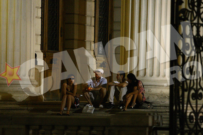 Pacha Man, la o suetă cu câţiva prieteni şi...câteva ţigări