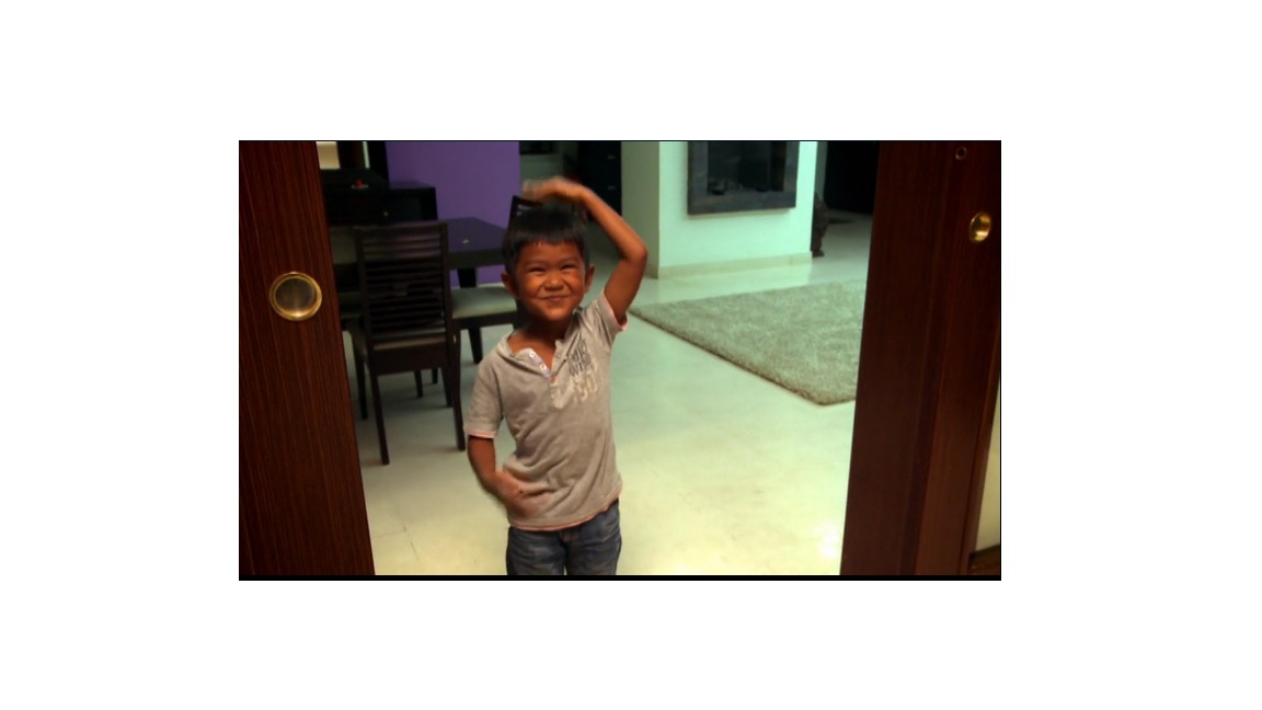 Vicia, baietelul pe care Victor si sotia l-au adoptat din Cambodgia