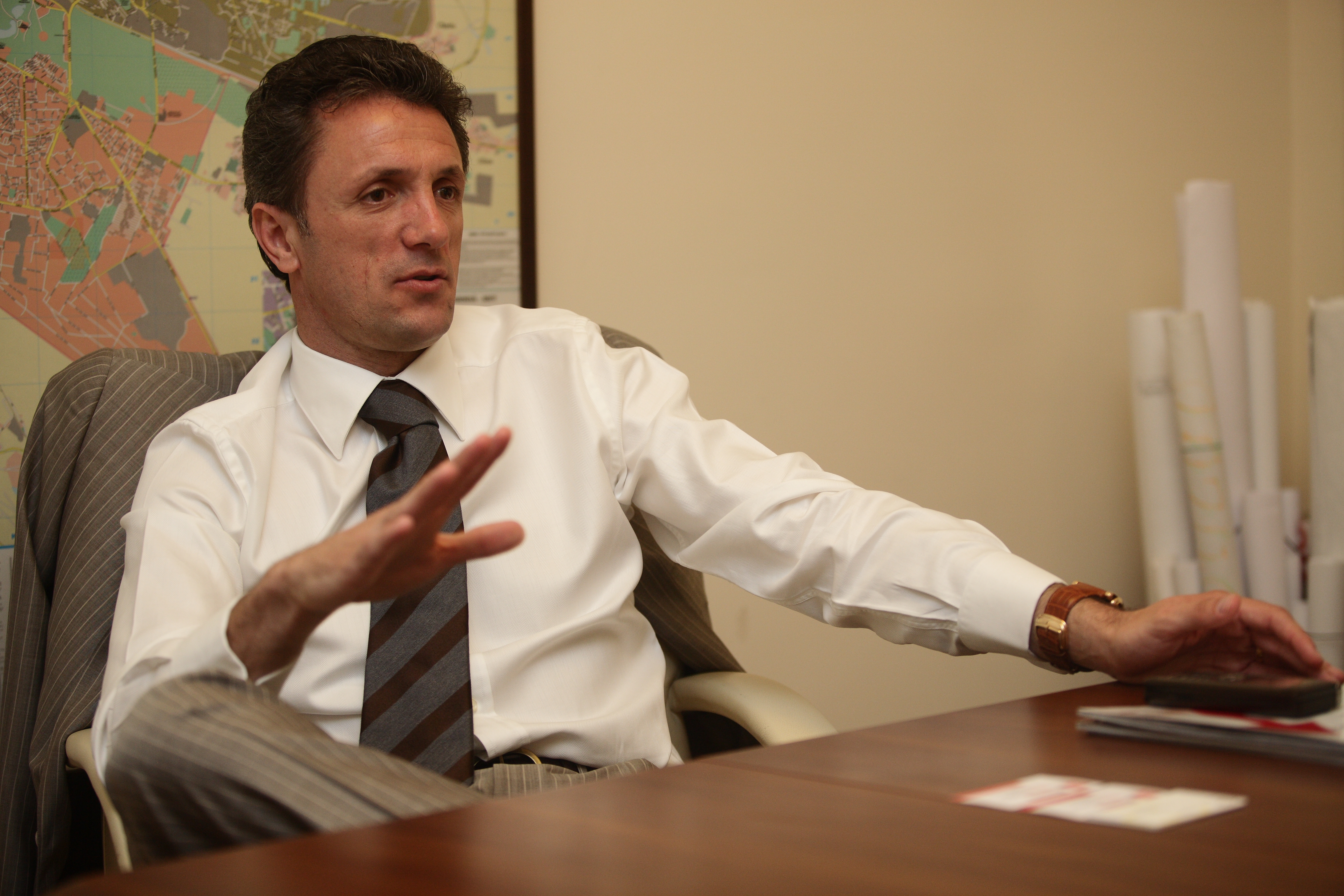 Gica Popescu a fost dat in judecata de Eugen Colita