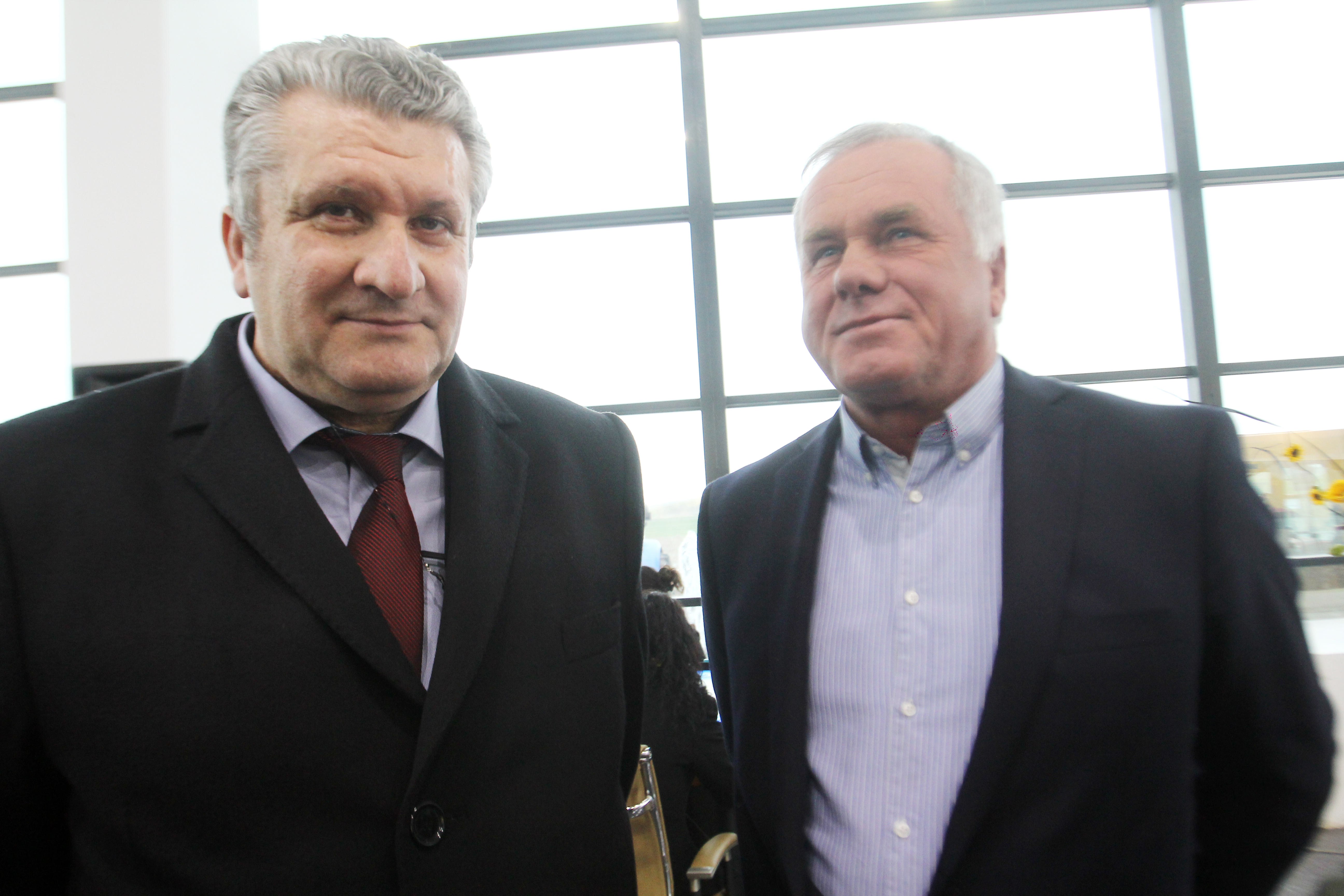 Truda. Gheorghe Albu a fost orfan si a muncit de mic in comuna Cobadin din judetul Constanta unde a participat la muncile campului, care erau specifice atunci si se bucura cand castiga bani sa-si cumpare incaltaminte, imbracaminte si ii mai ramaneau bani sa plece si intr-o excursie