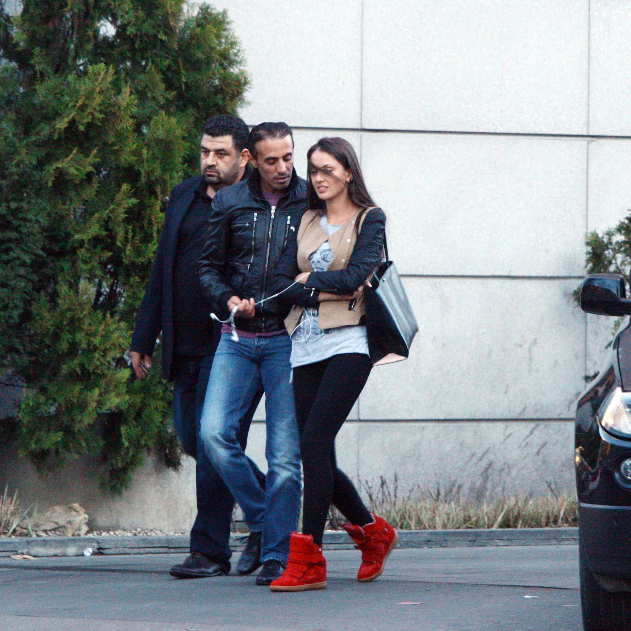 ...dar pana la urma decida sa i le smulga....