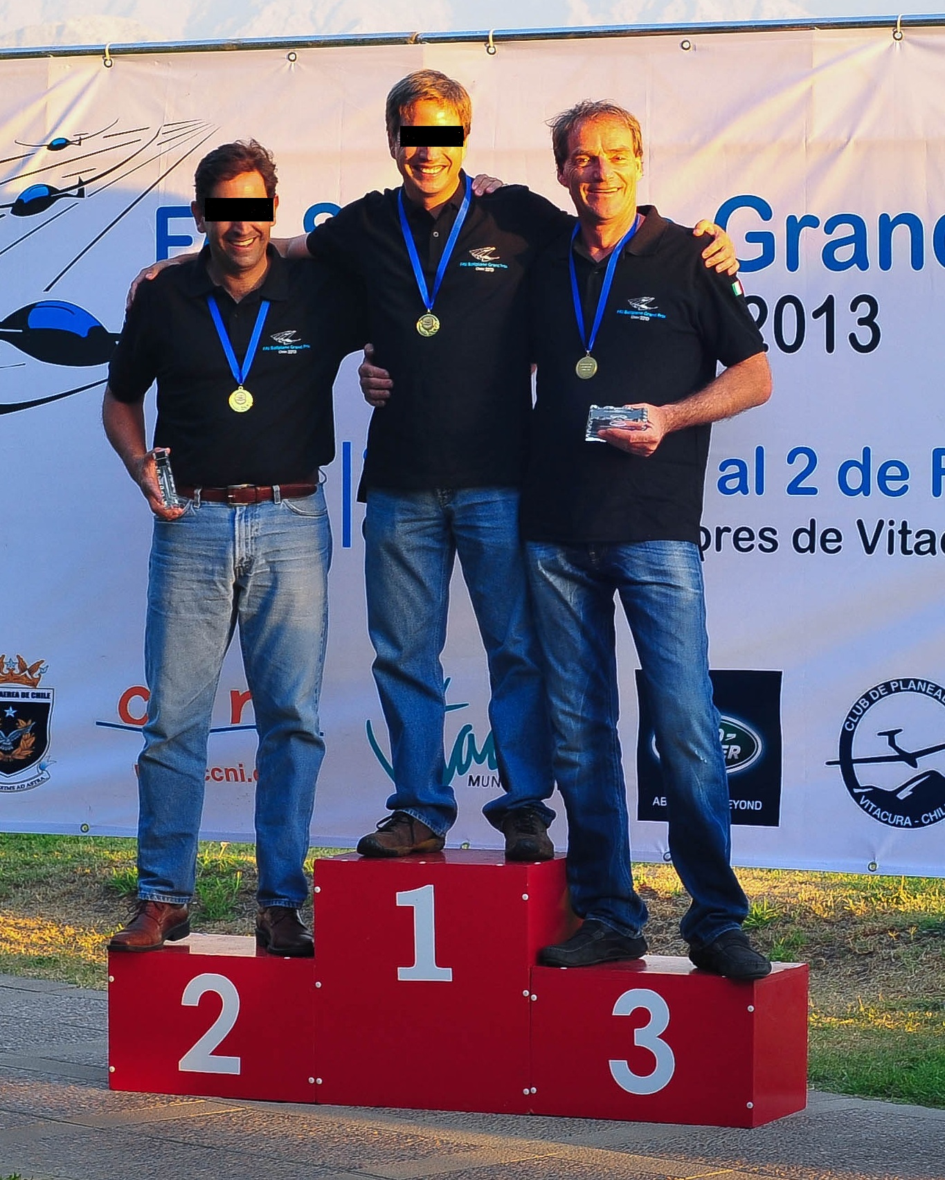 Pasiune. Afaceristul a reusit sa castige un loc pe podium intr-un corcurs aviatic (Sursa http://www.grandprixchile.org)