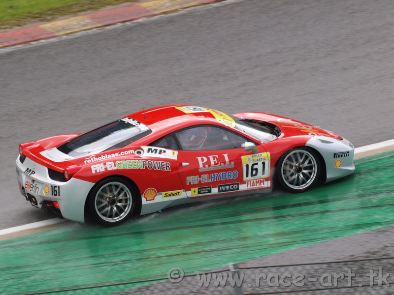 Bolid. Bijuteria cu care “alearga” italianul (Sursa http://verdrur.wordpress.com/2012/08/17/v8-superstars-weekend-spa-francorchamps)