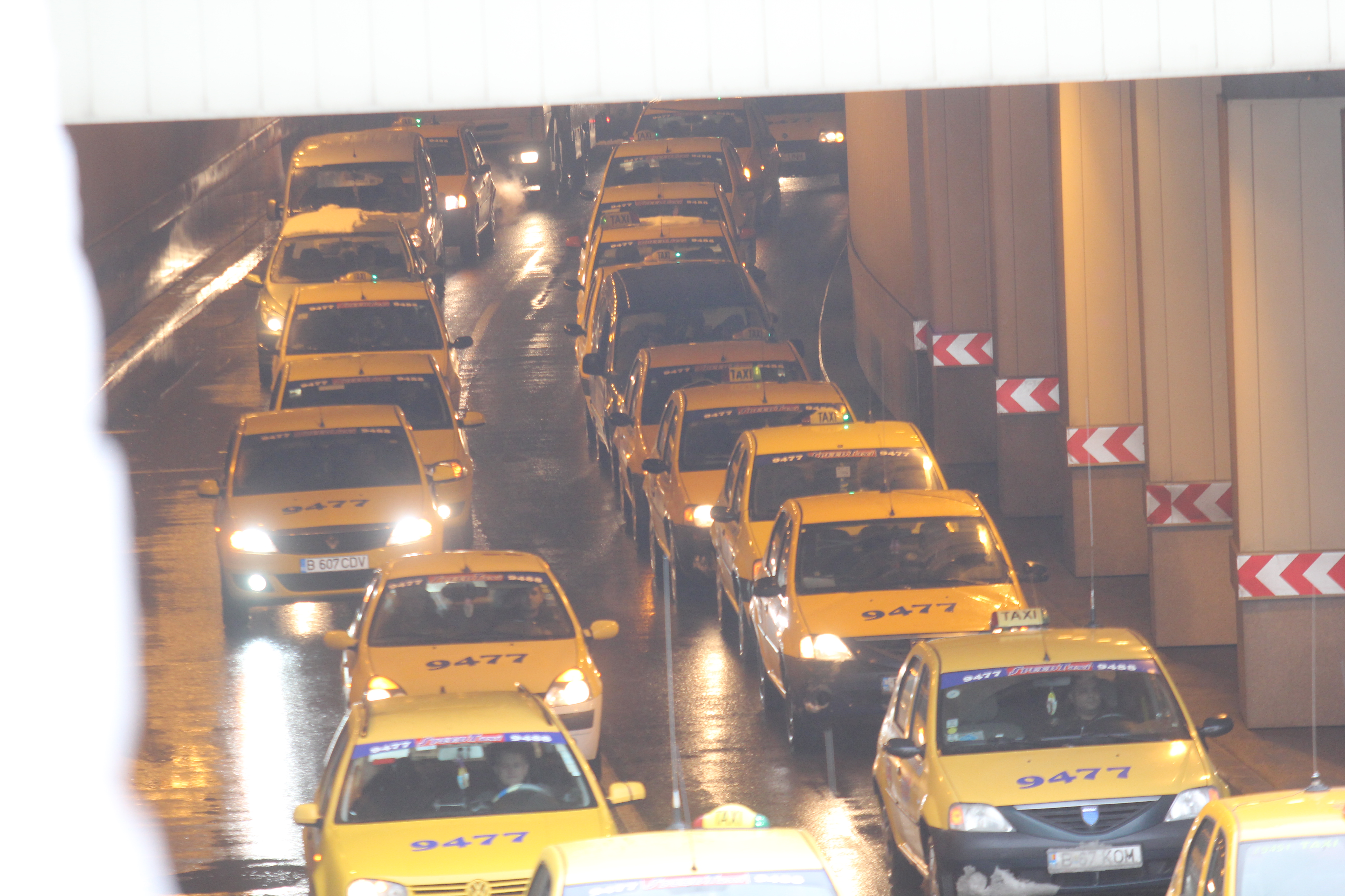 Durere. Peste o mie de masini l-au condus pe ultimul drum pe patronul de la Speed Taxi