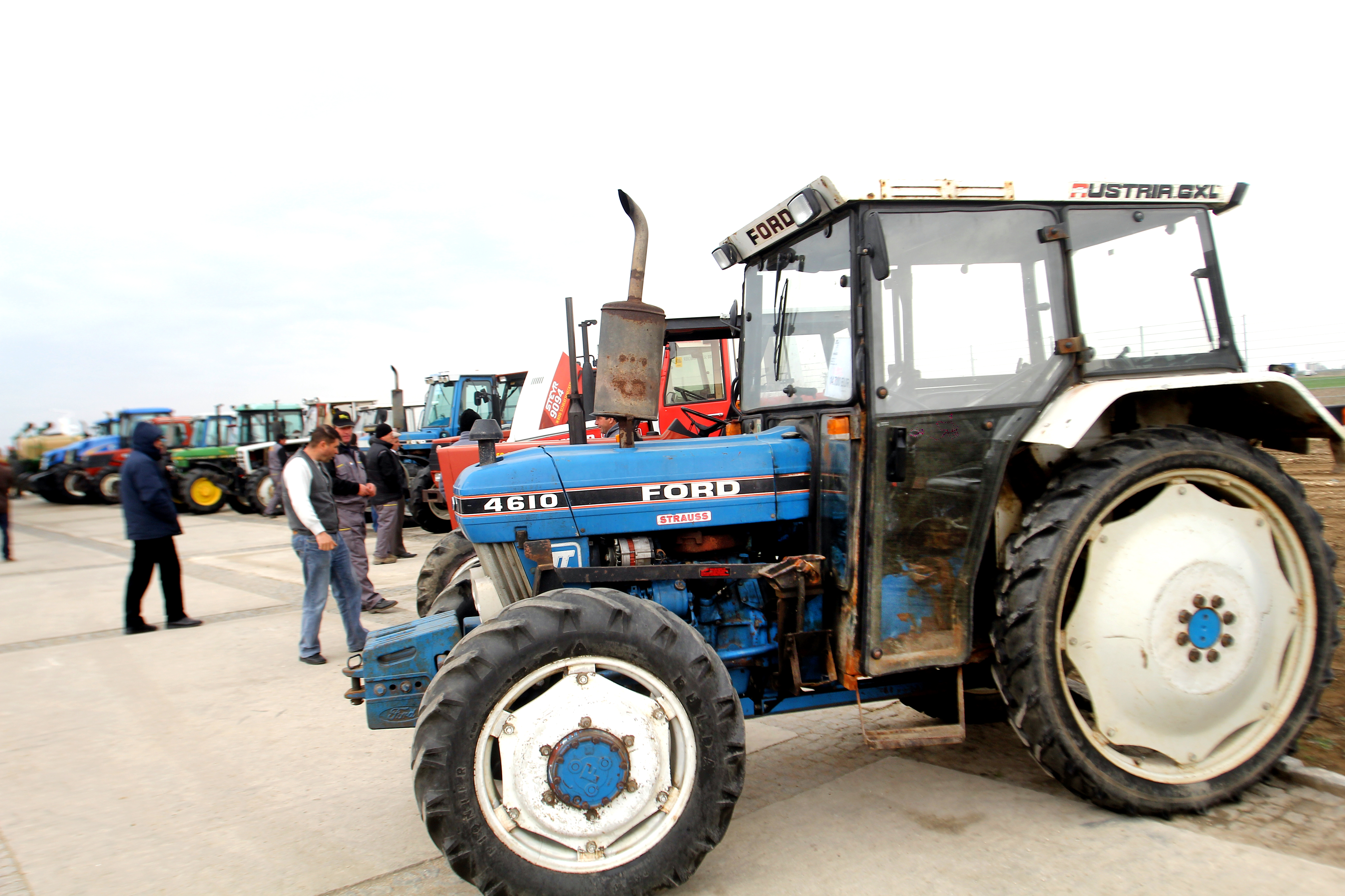 Munca. El spune ca a ajuns sa aiba success pentru ca nu si-a tradat profesia si a “ramas in tarana”