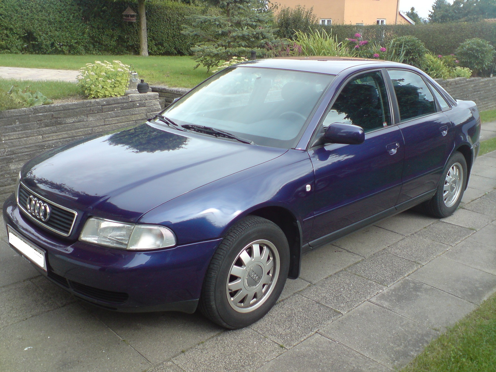 Fermierul foloseste aceeasi masina de 15 ani, dar in acest an ar putea sa o schimbe cu una noua