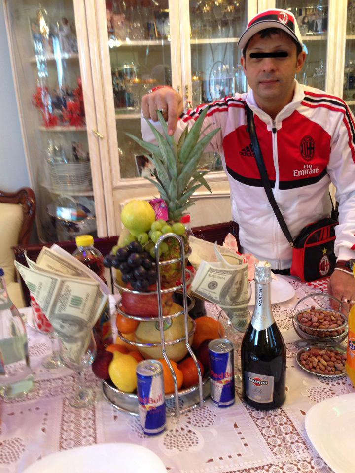 Neluţu pare un camatar jovial!