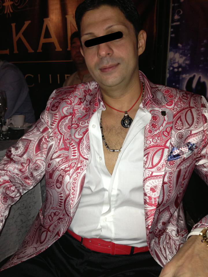 Neluţu este cunoscut pentru tinutele sale excentrice la club sau la petreceri