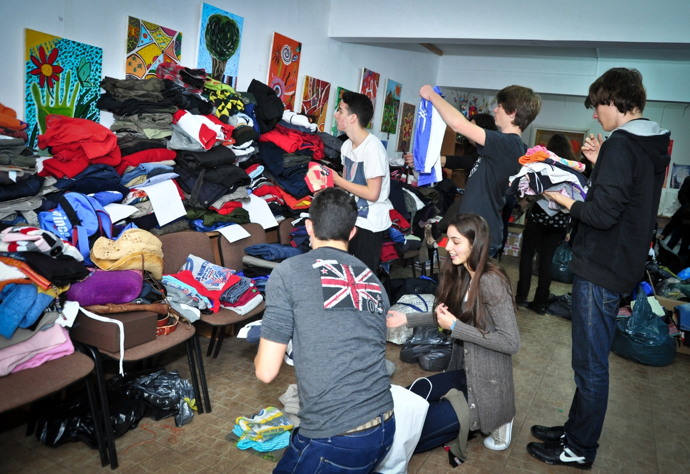 Cu ajutoare pentru copiii necajiti din Petrila