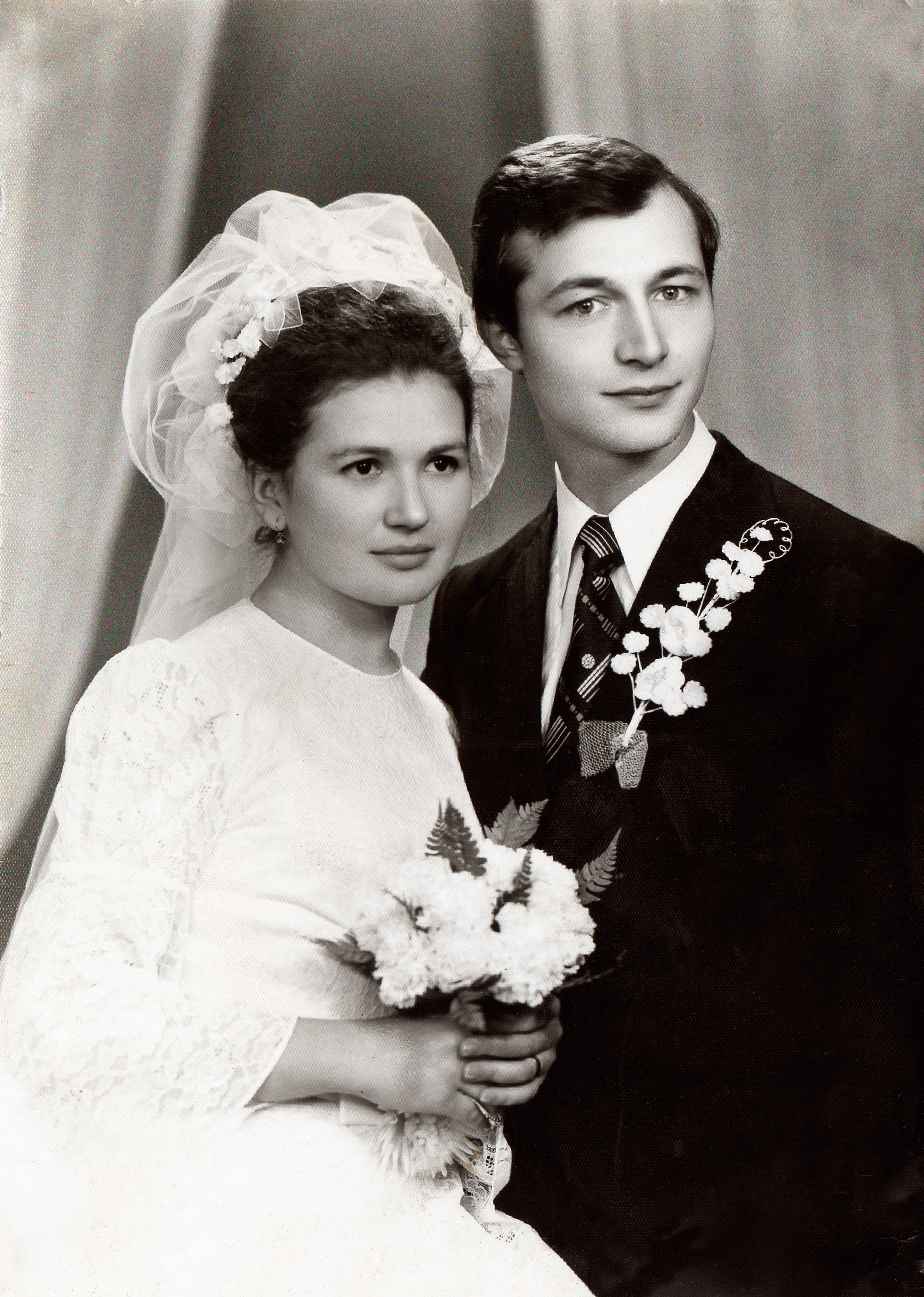 in 1975, alaturi de Traian Basescu, pe cand avea 24 de ani