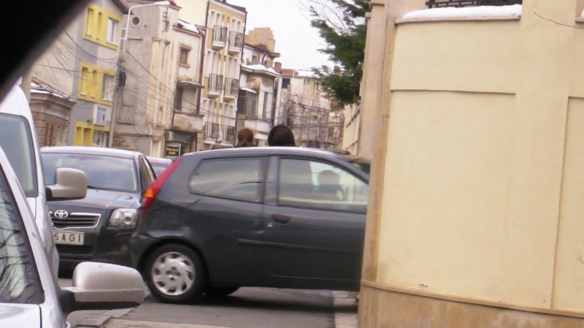 Dupa ce si-a terminat treburile, s-a intors imediat la vila lui Prigoana