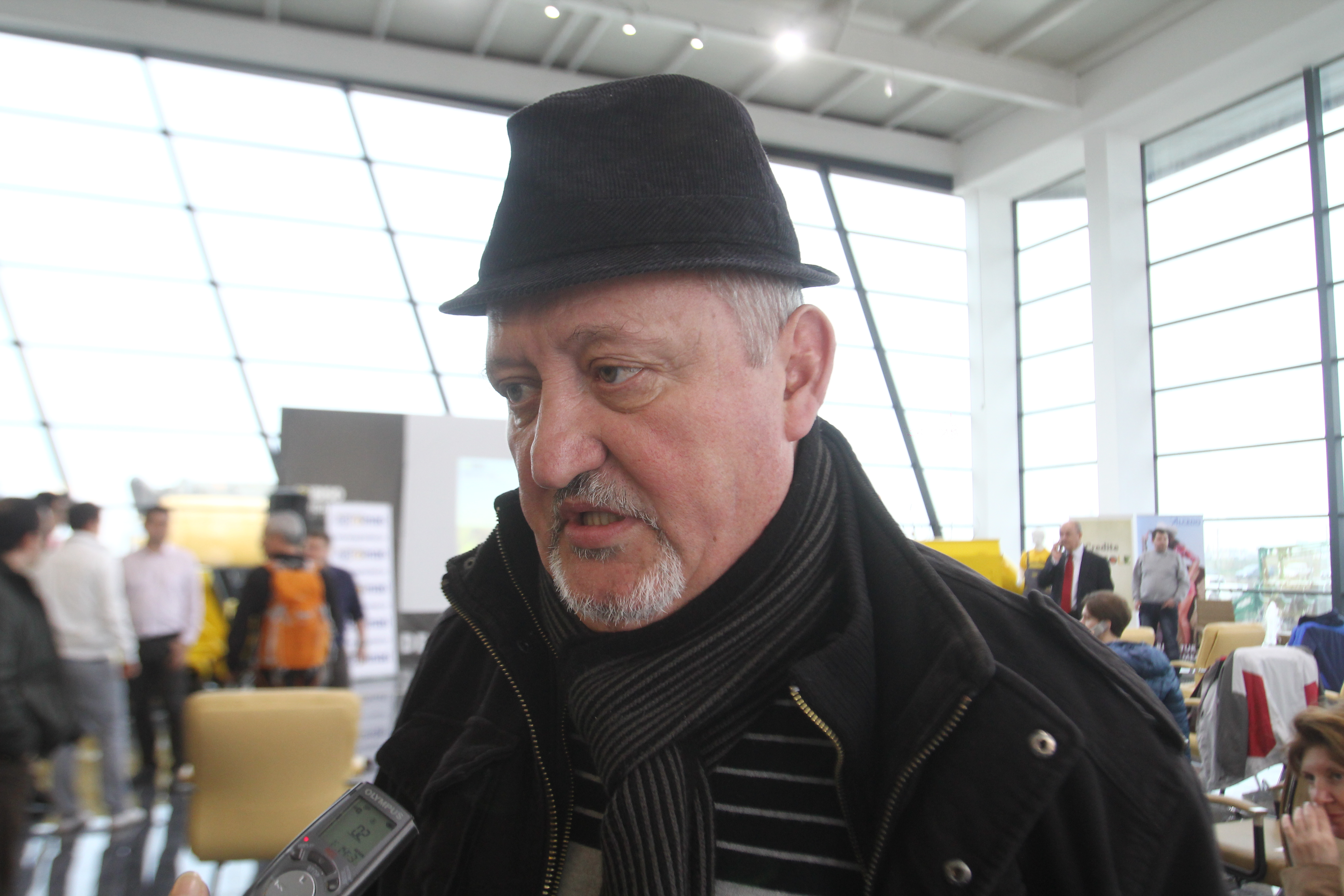 Chiar daca este milionar el locuieste intr-un apartament de doua camere