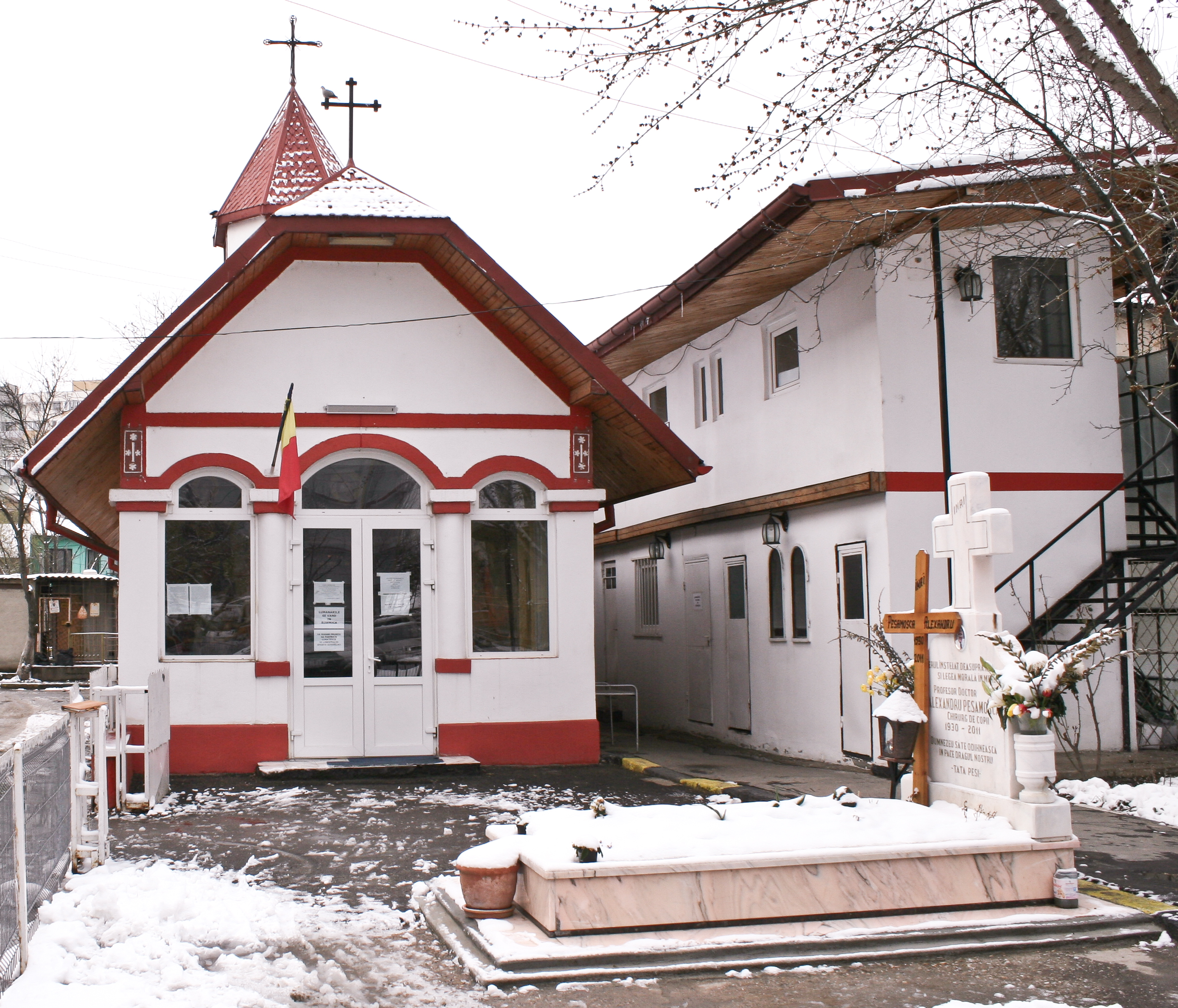 Amintire. “Ingerul copiilor” isi odihneste somnul cel de veci in curtea bisericii pe care a ctitorit-o