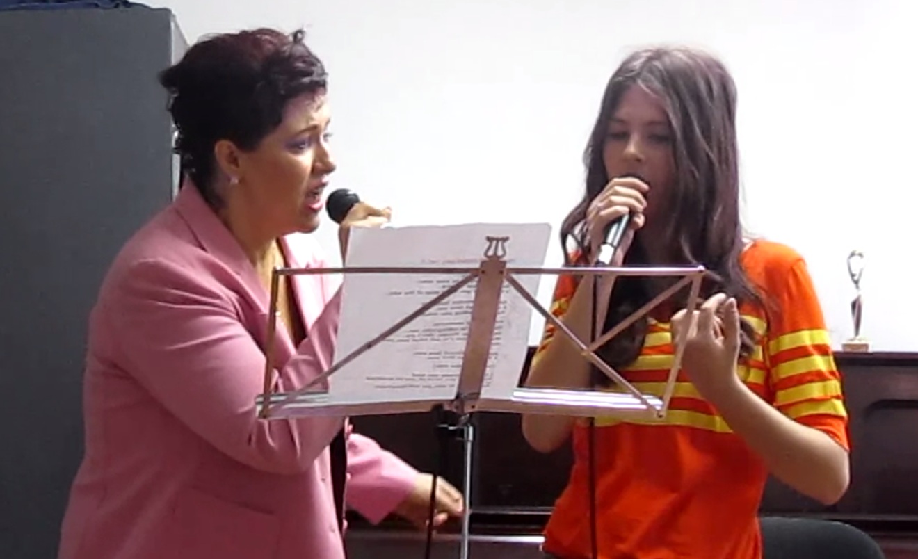 Milionara a facut un duet cu Andreea Olariu, fata care i-a fermecat pe juratii de la „Vocea Romaniei
