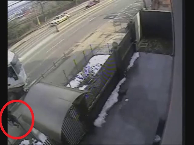 Reuseste sa se fereasca in ultima clipa