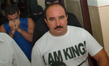 Nutu Camataru a avut, pana nu demult, patru lei in curtea casei