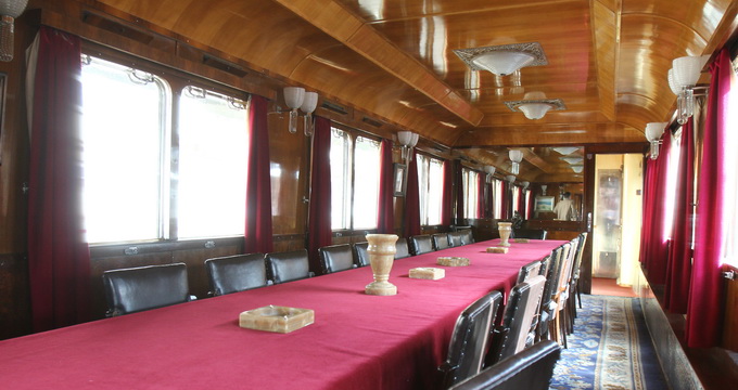 Salonul regal si-a pastrat luxul de odinioara