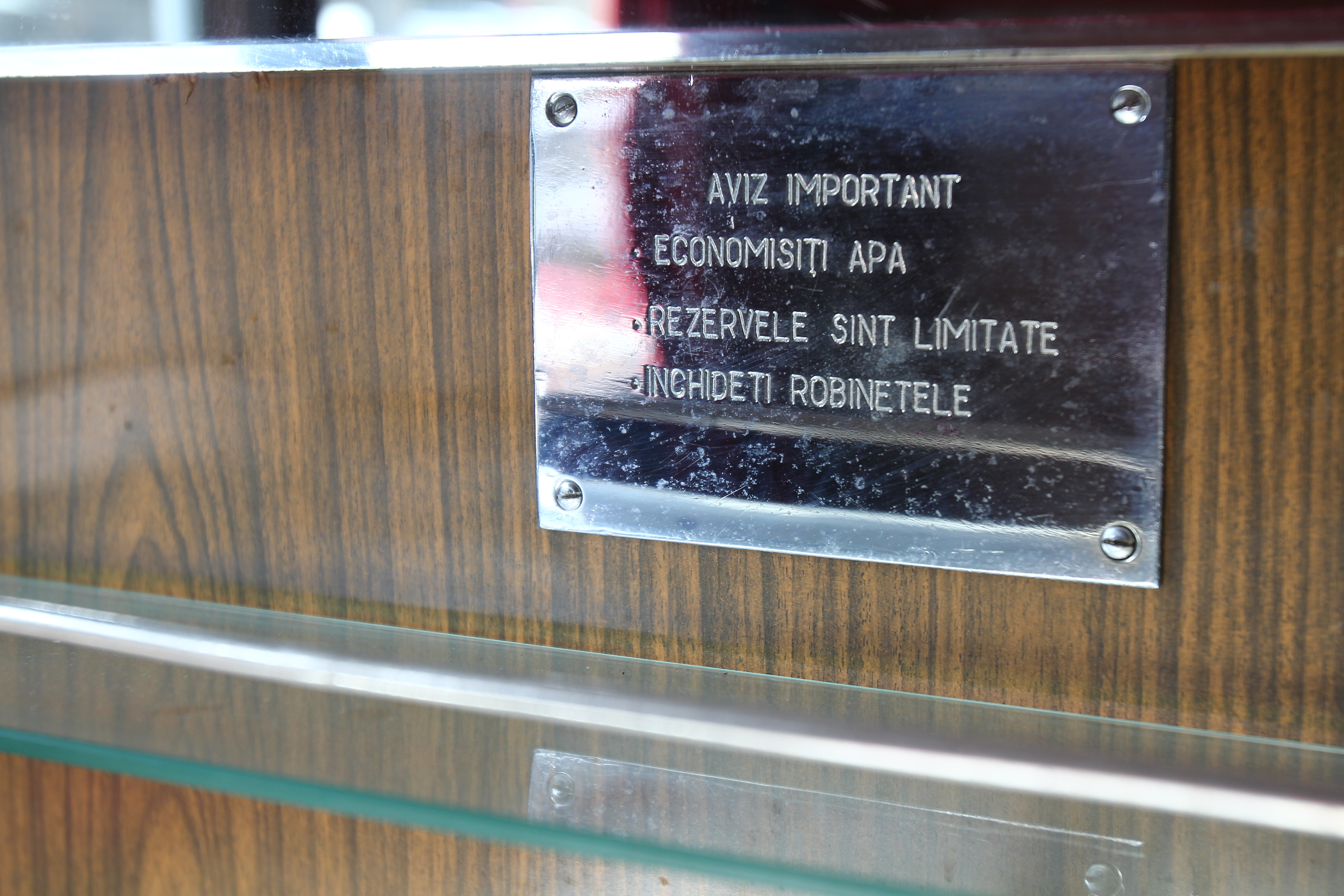 Anunt in camera personalului