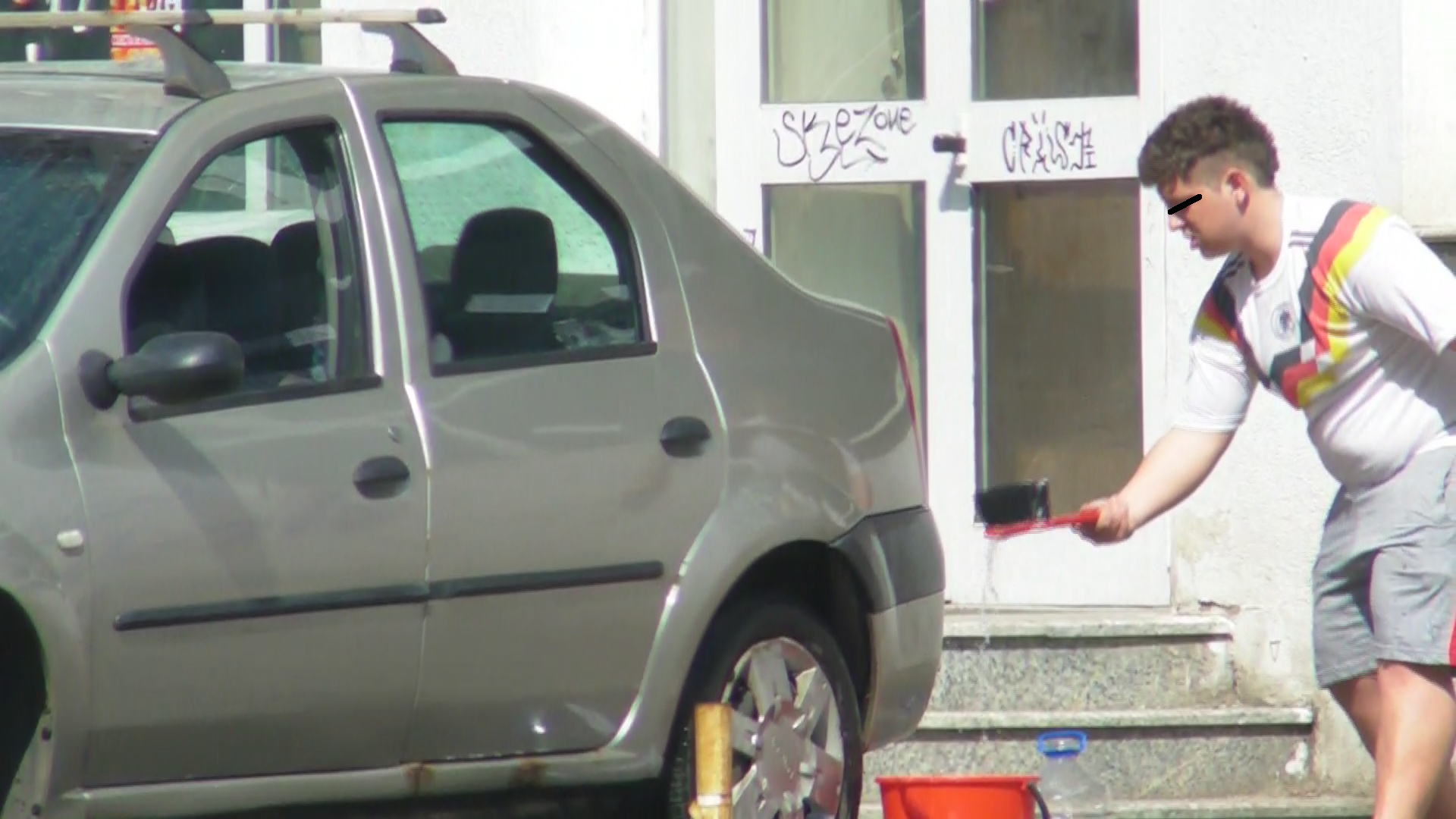 Curata masina cu simt de raspundere, cu peria