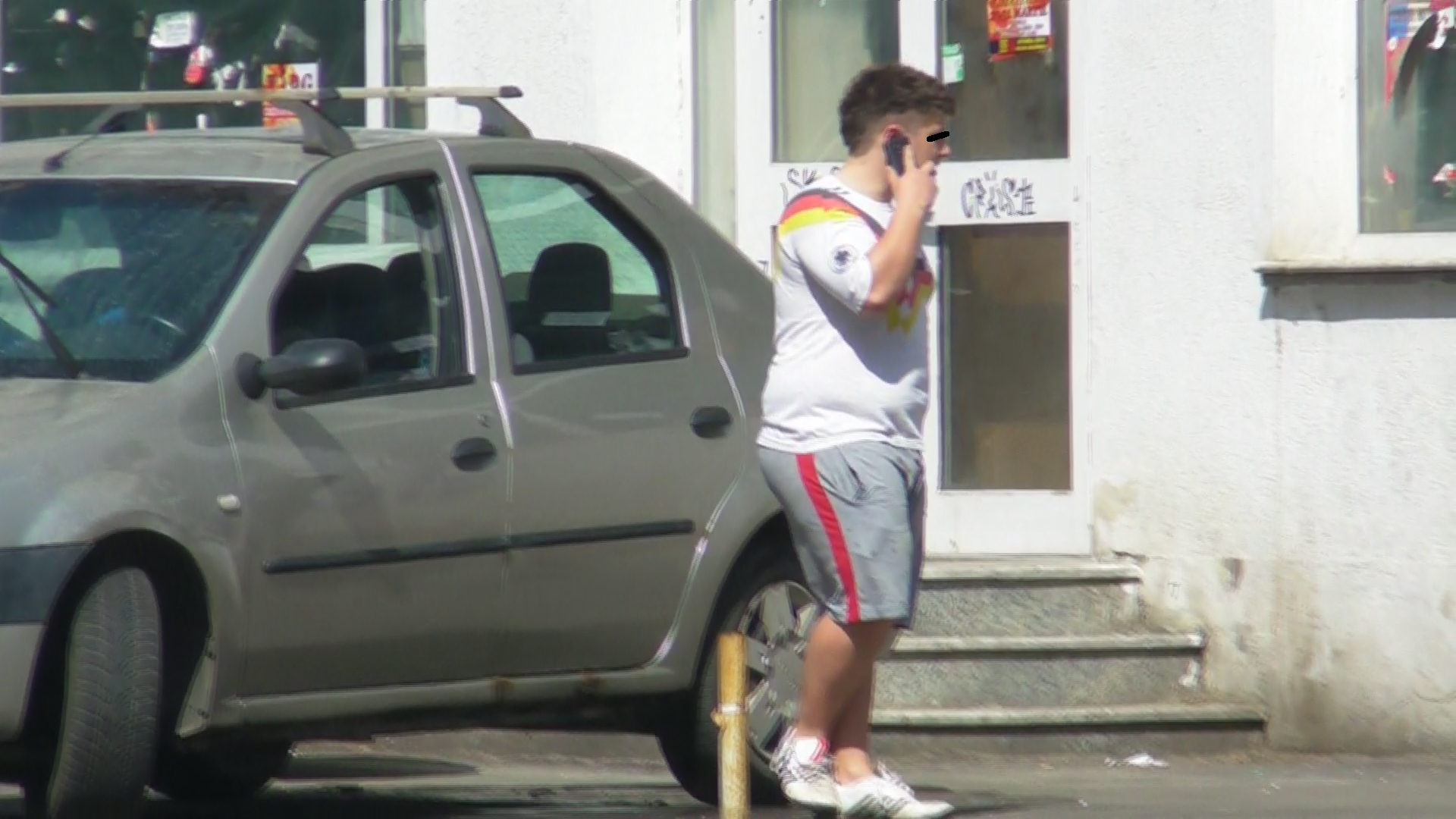 Isi suna imediat toti prietenii