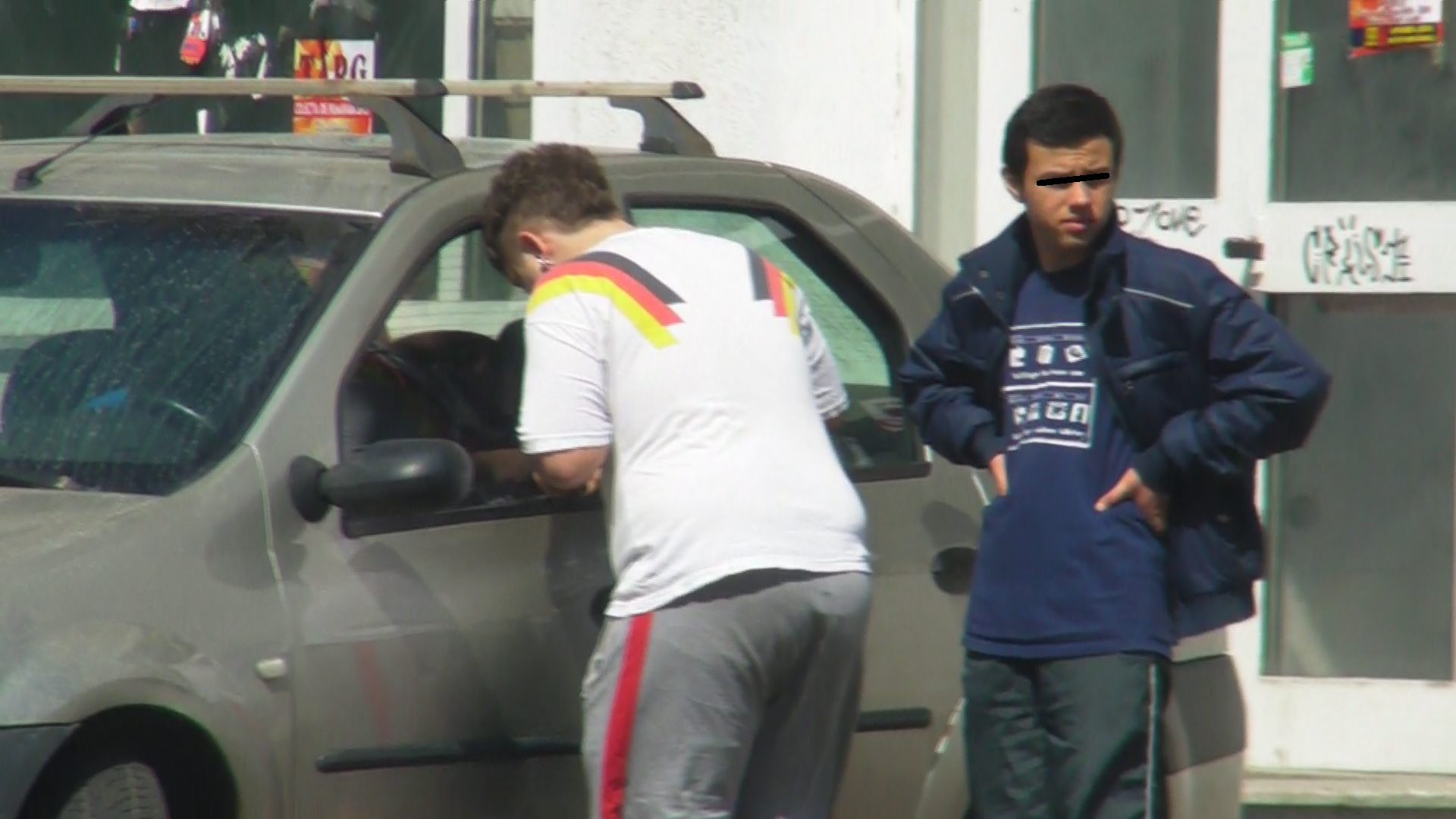 A trecut la cealalta usa, dupa ce pe partea dreapta a avut esec pe linie