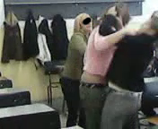 Si fetele dau cu pumnul