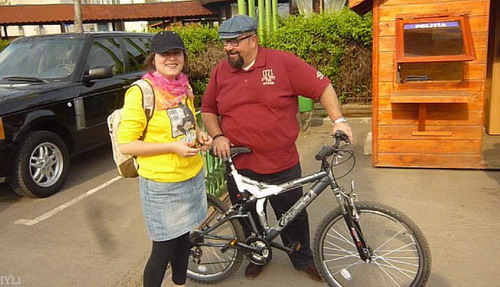 Piedone ii scoate pe functionari la o tura cu bicicleta