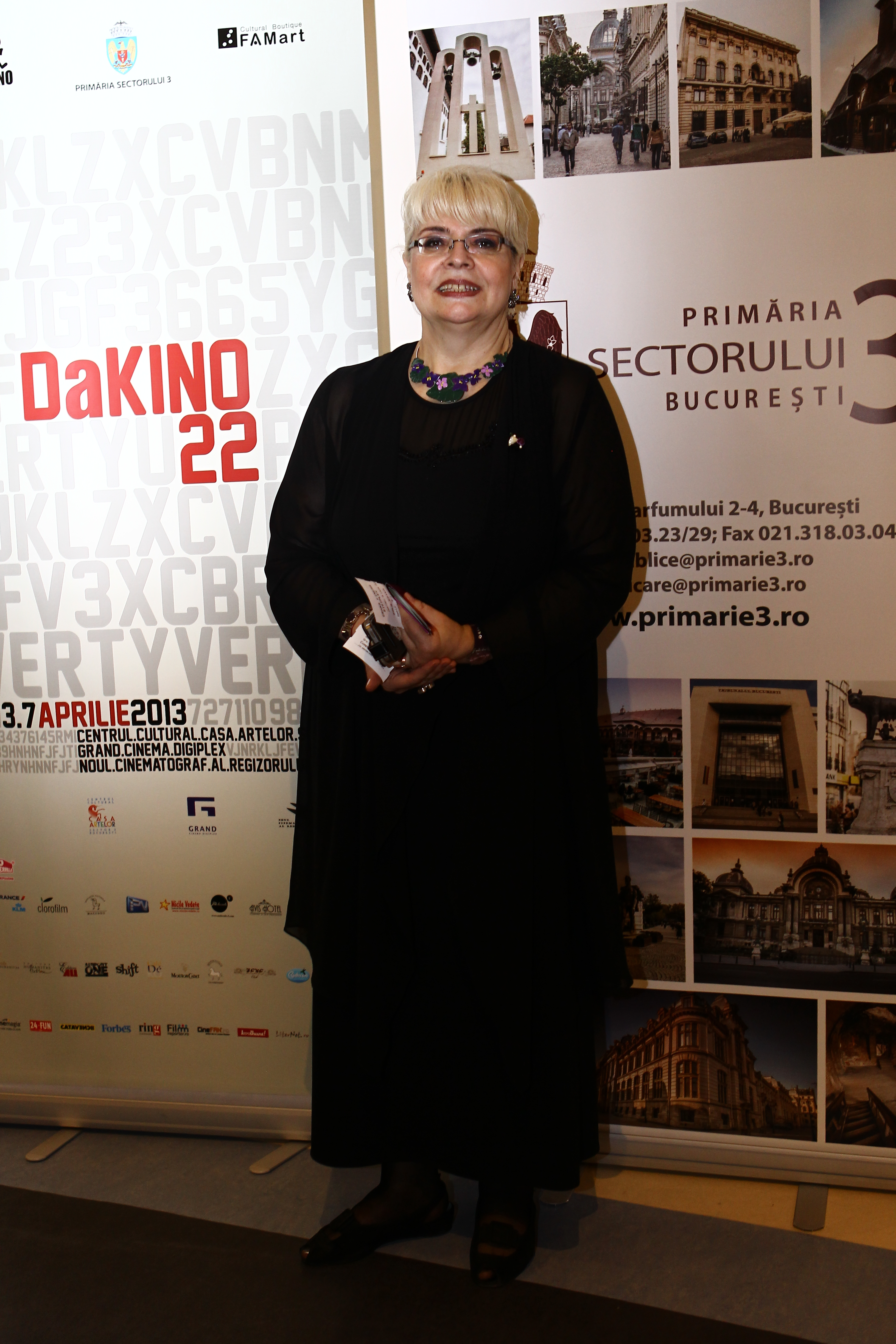 Criticul de film a rpimit de ziua ei si o plimbare cu balonul