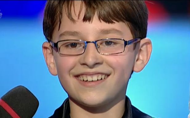 Stefan a ridicat sala in picioare