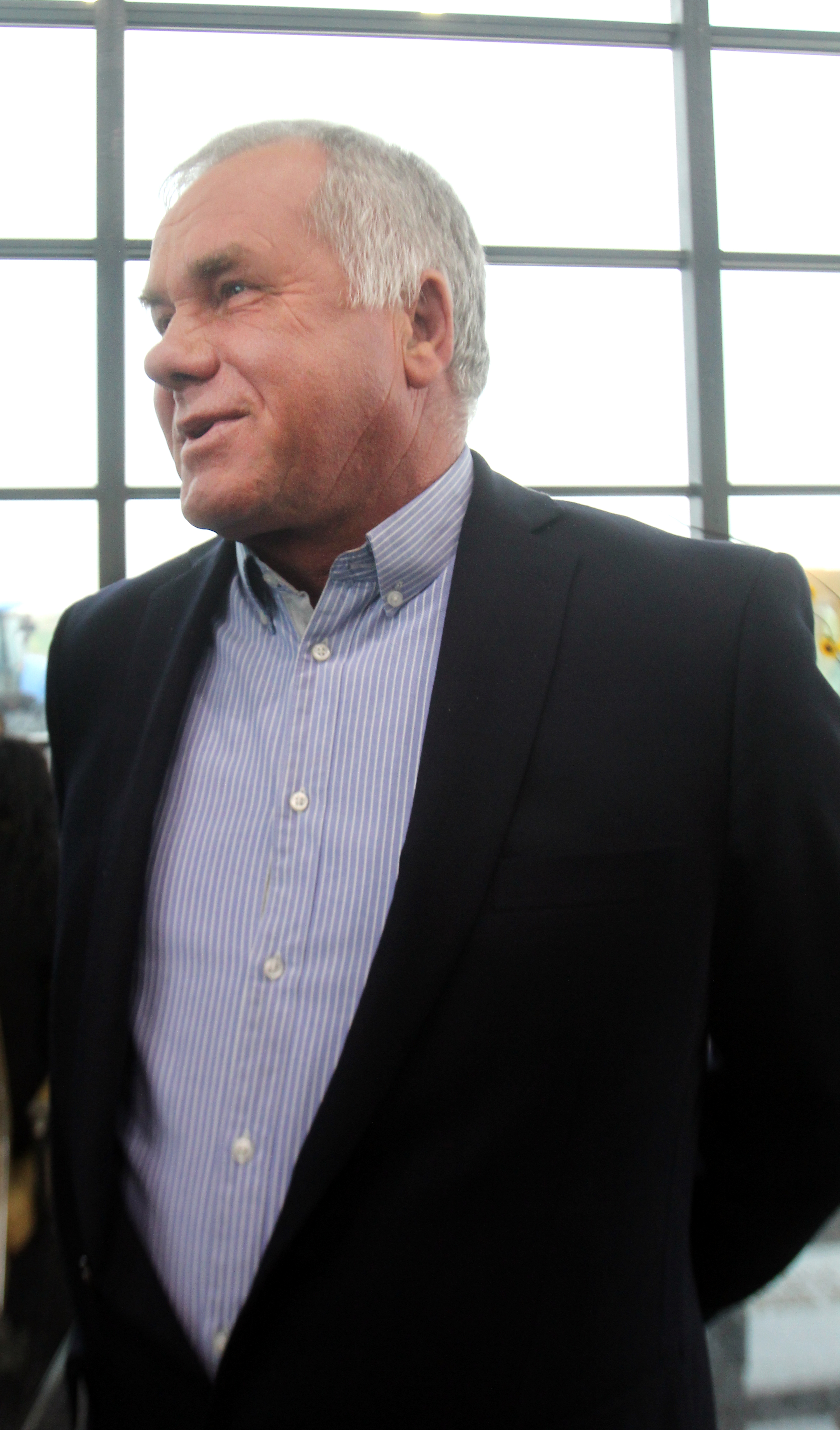 Fermierul vrea cand va preda stafeta copiilor sa plece sa vada pamantul