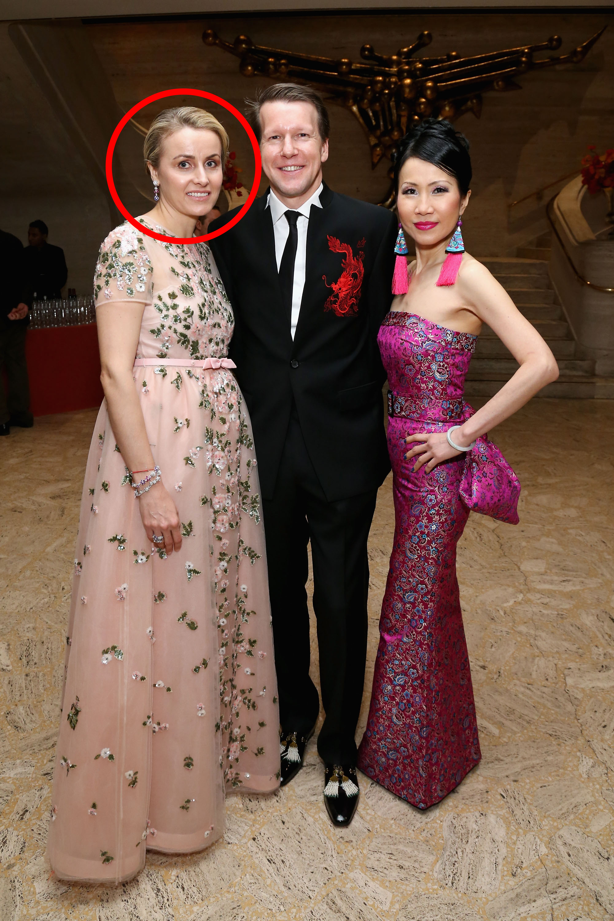 Romanca a facut furori la un bal de caritate datorita rochiei pe care o purta