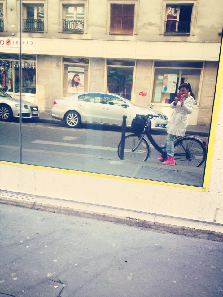 Rona Hartner a iesit la plimbare prin Paris