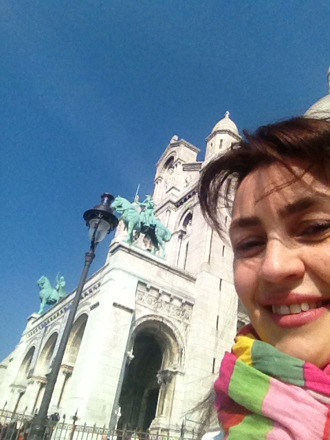 Rona Hartner a iesit la plimbare prin Paris