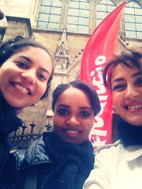 Rona Hartner a iesit la plimbare prin Paris