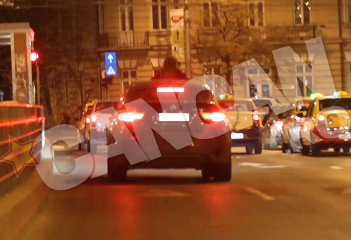 DUMINICA, 7 APRILIE ORA 04:40 In timp ce mergeau spre localul de manele, in culmea fericirii, una dintre fete iese pe trapa masinii