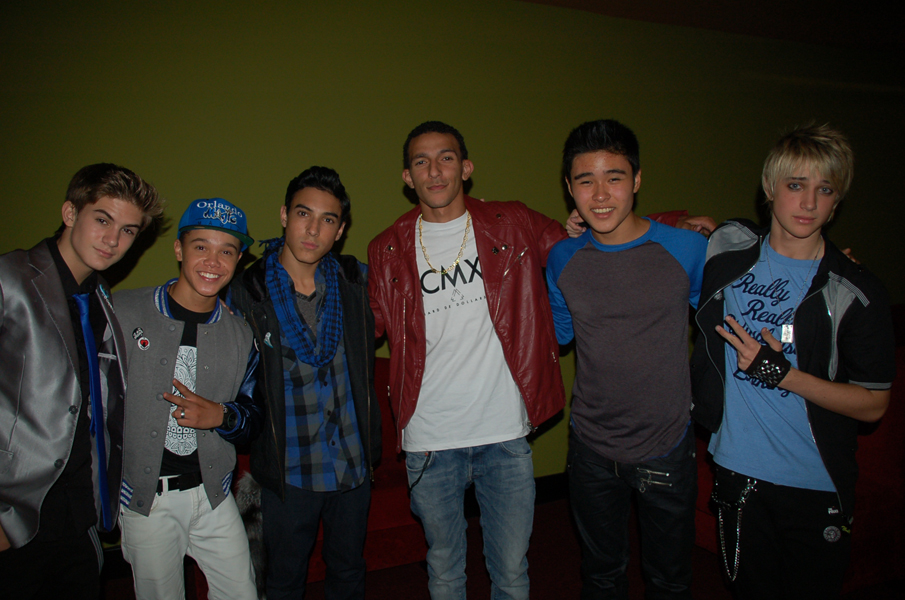 Ei fac parte din trupa