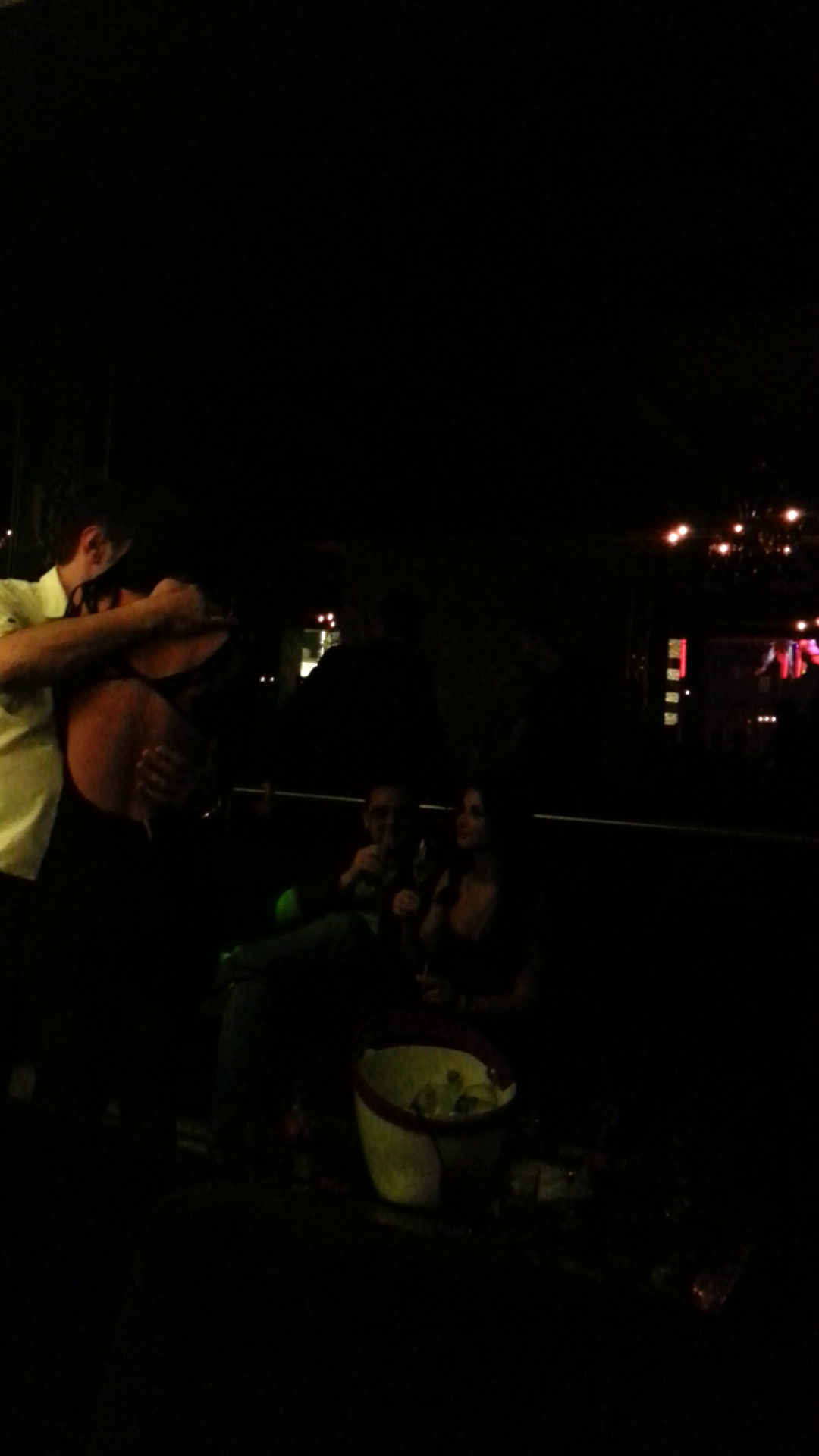 Ultima escapada a impresarului a avut loc in urma cu doua saptamani, atunci cand a fost surprins in club cu o bruneta focoasa