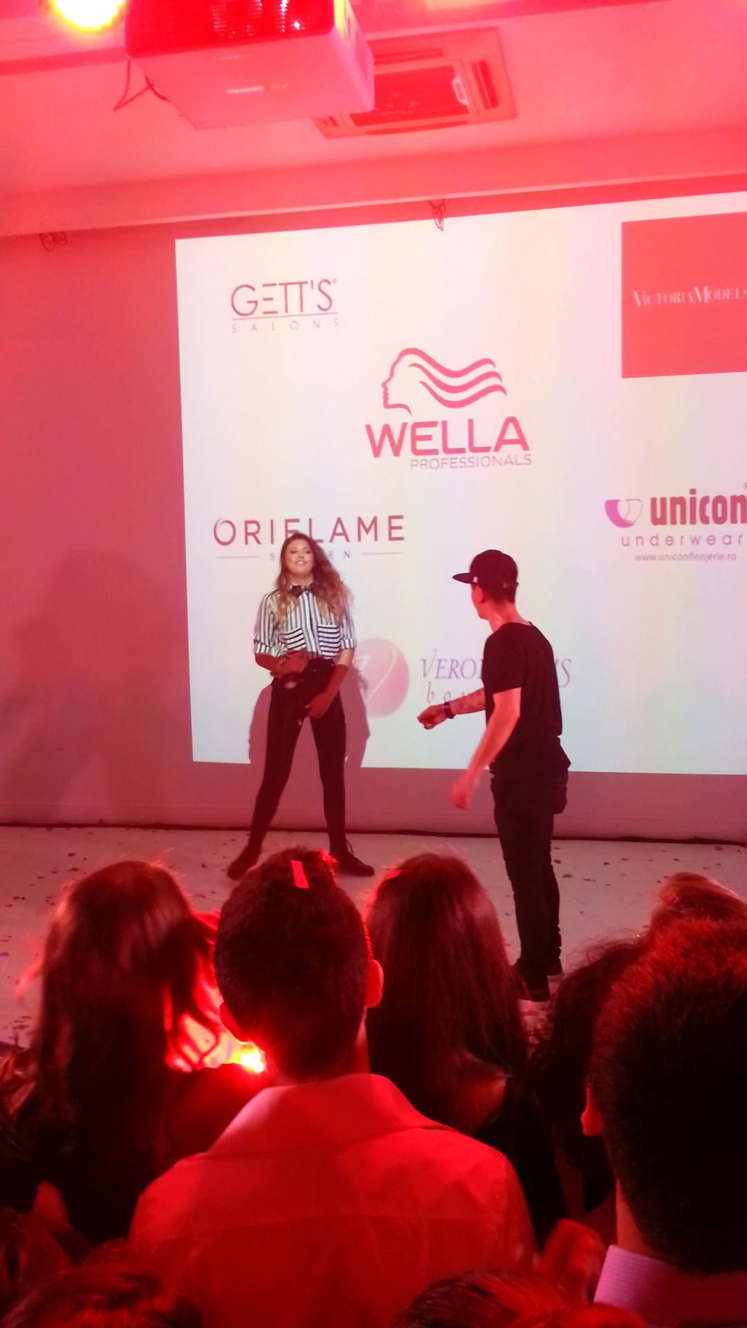 Antonia a facut beatbox in timp ce dansatorii ei faceau spectacol